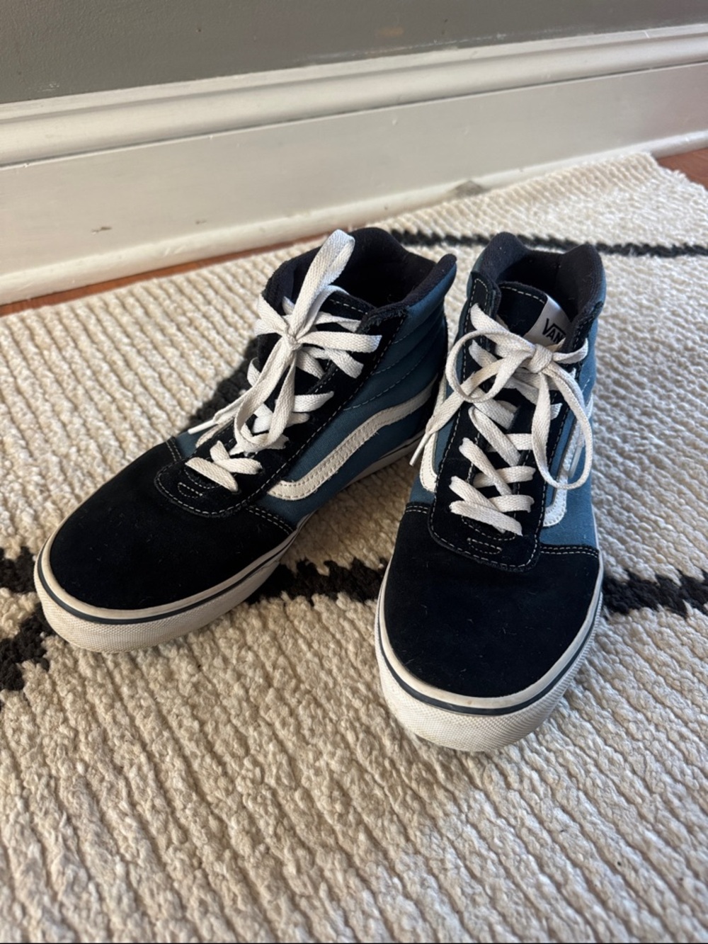Vans youth Sk8- High-Top Skate Sneakers US 7 black/blue